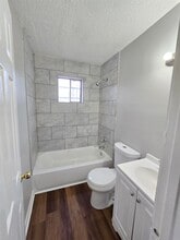 1024 S Wellington St in Memphis, TN - Foto de edificio - Building Photo