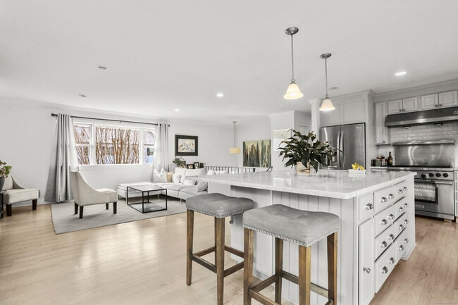 property at 6 Meadowbank Rd