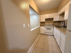 8923 N 40th St in Tampa, FL - Foto de edificio - Building Photo