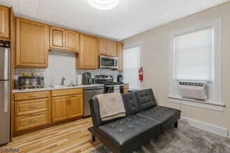 876 Mountain Ave in Mountainside, NJ - Building Photo - Building Photo