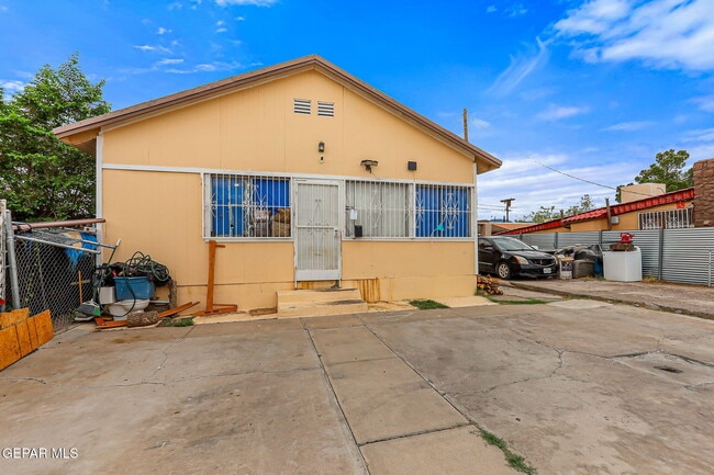209 N Seville Dr in El Paso, TX - Building Photo - Building Photo