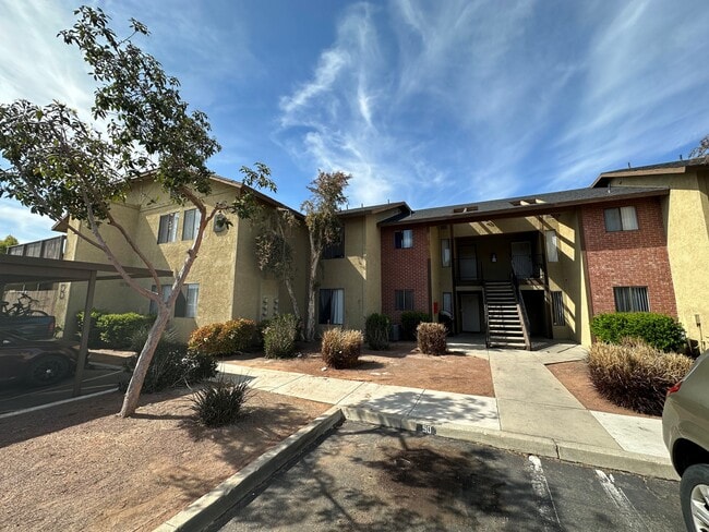 Riverdale Apartments in Hemet, CA - Foto de edificio - Building Photo