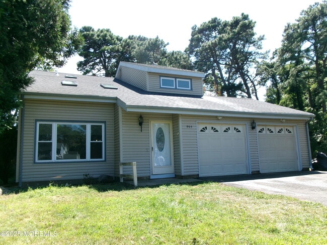965 Seabury Ct in Toms River, NJ - Foto de edificio - Building Photo