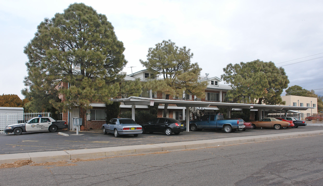 1036 Alvarado Dr in Albuquerque, NM - Foto de edificio