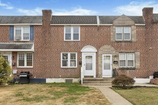 1032 Taylor Dr in Folcroft, PA - Building Photo