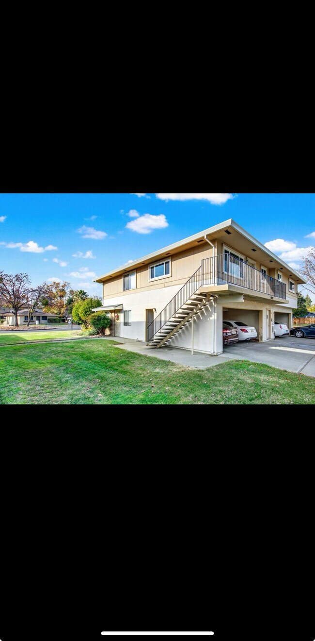 1949 Northwood Dr, Unit #4 in Vacaville, CA - Foto de edificio - Building Photo
