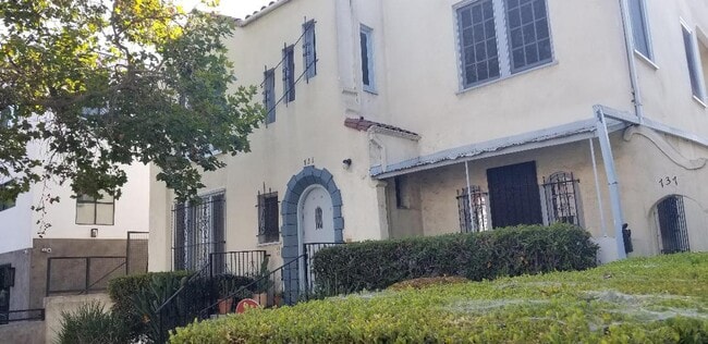 737 N Alfred St, Unit 737Apt.2