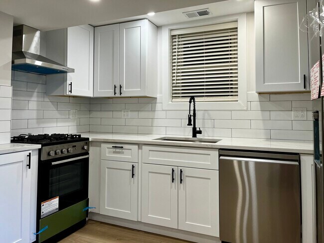 1443 W Oakdale Ave in Chicago, IL - Building Photo - Building Photo