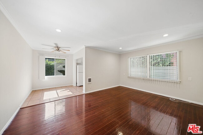 property at 612 S Dunsmuir Ave