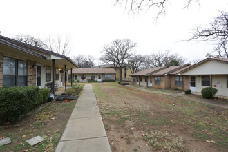 Heritage Oaks Apartments in Denton, TX - Building Photo - Building Photo