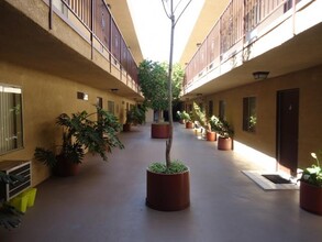 Tujunga Apartments in Burbank, CA - Building Photo - Building Photo