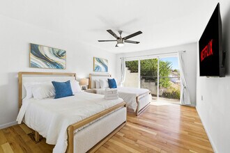 5021 Foothill Blvd in San Diego, CA - Foto de edificio - Building Photo