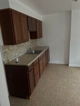 187 Wegman Pkwy in Jersey City, NJ - Building Photo - Building Photo