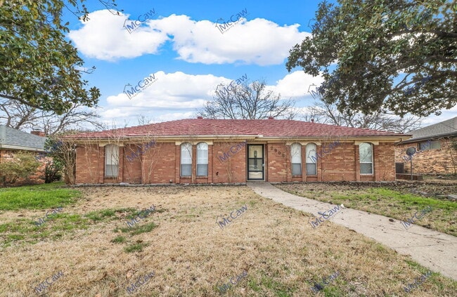 property at 2908 E Park Blvd