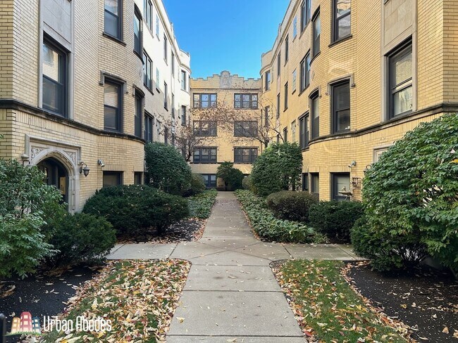 4609 N Paulina St, Unit G09C in Chicago, IL - Building Photo - Building Photo