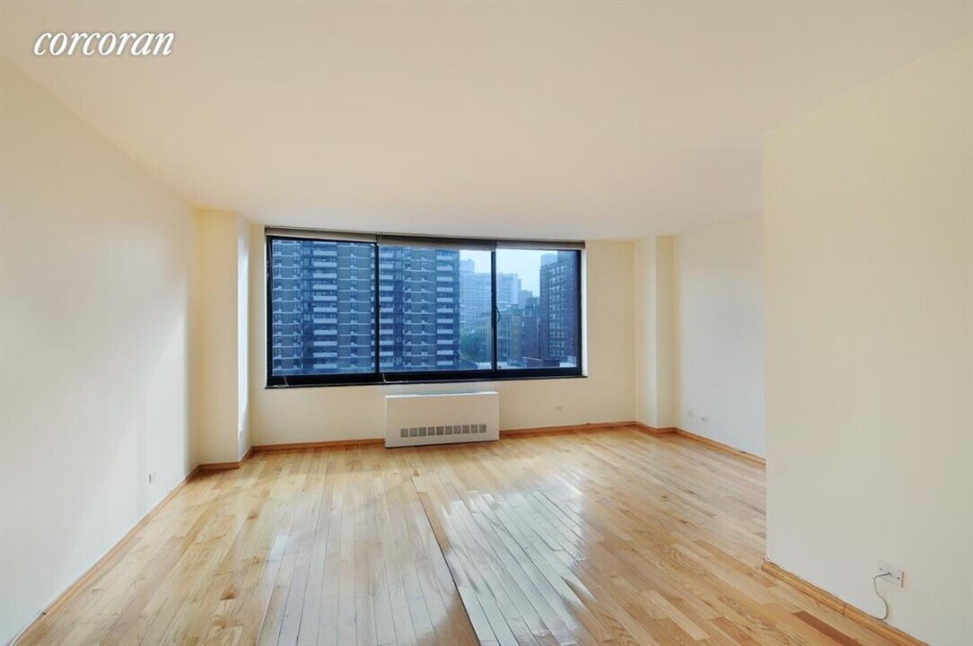 215 W 95th St-Unit -: 11N in New York, NY - Foto de edificio