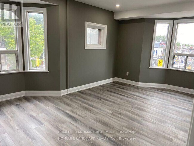 610 Bloor St W in Toronto, ON - Building Photo - Building Photo