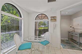 595 Serendipity Dr in Naples, FL - Foto de edificio - Building Photo