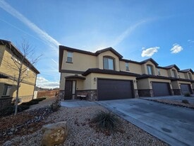 1001 W Curly Hollow Dr in Saint George, UT - Building Photo