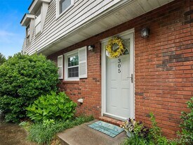 305 Southway Garden Rd in Royal Pines, NC - Building Photo