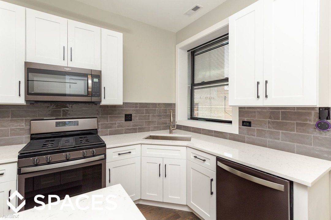 1215 N Wolcott Ave-Unit -Apt 1R in Chicago, IL - Building Photo