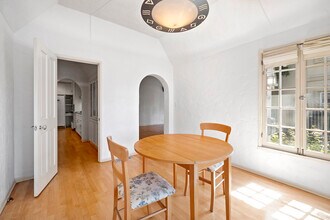 8543 Clifton Way in Beverly Hills, CA - Building Photo - Building Photo