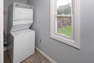 62 Holton Avenue South in Hamilton, ON - Building Photo - Interior Photo