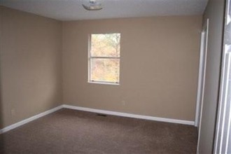 3001 NW Adkisson Dr in Cleveland, TN - Foto de edificio - Other