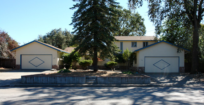 120 Lark Center Dr in Santa Rosa, CA - Building Photo - Building Photo