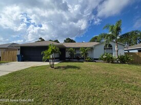 2195 Trillo Rd SE in Palm Bay, FL - Building Photo