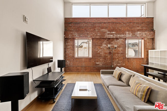 120 S Hewitt St in Los Angeles, CA - Building Photo - Building Photo