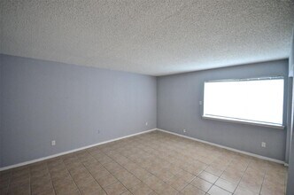 7022 S Dairy Ashford Rd in Houston, TX - Building Photo - Building Photo