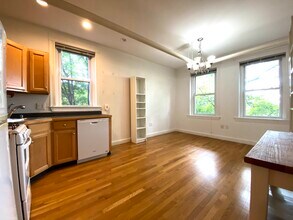 94 Mason Ter, Unit 97-B in Brookline, MA - Foto de edificio - Building Photo