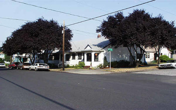 2323-2339 SE Madison St in Portland, OR - Building Photo - Building Photo