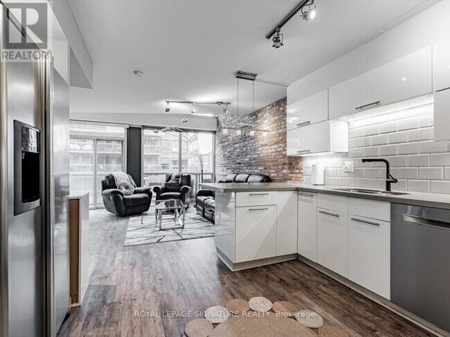 1029 King St W in Toronto, ON - Building Photo - Building Photo