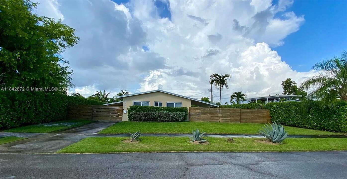 8855 SW 41st Terrace in Miami, FL - Building Photo