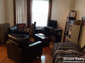 26 Hemenway St, Unit 1 in Boston, MA - Foto de edificio - Building Photo