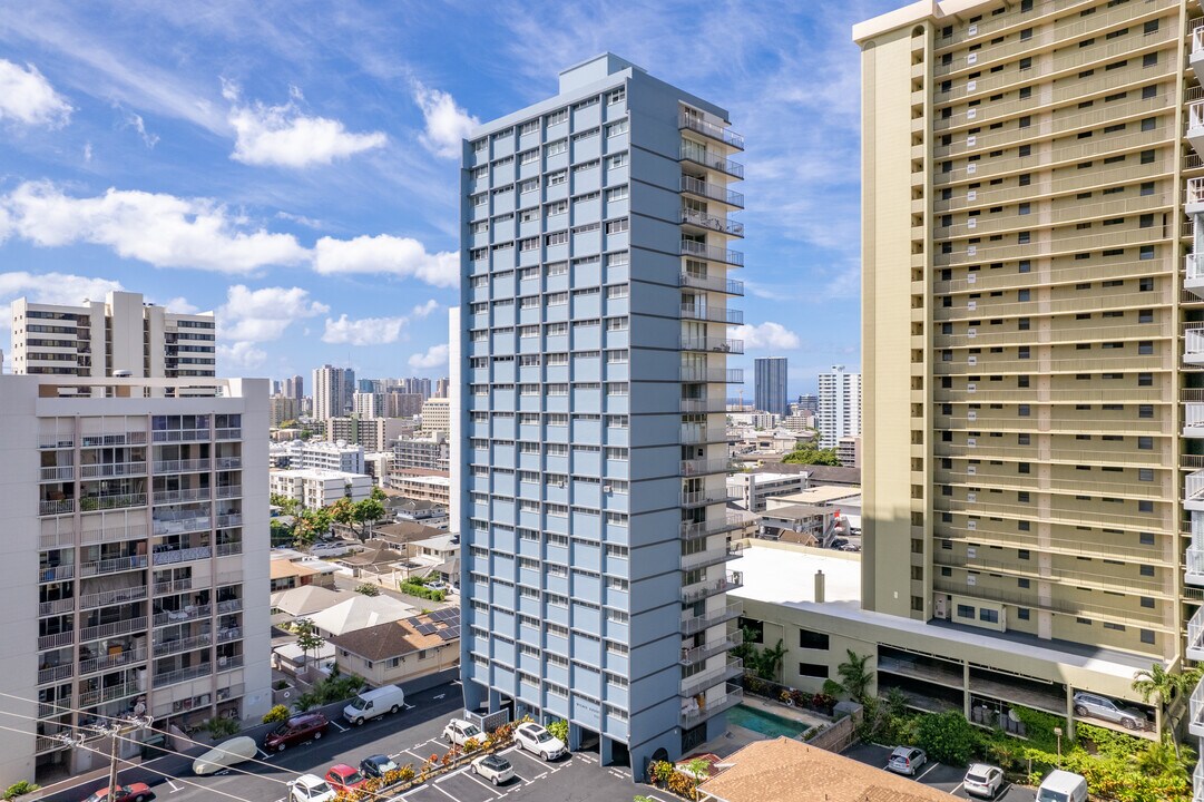 Wilder Regent in Honolulu, HI - Foto de edificio