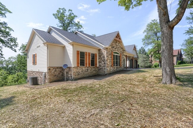 11409 Weatherstone Dr in Waynesboro, PA - Building Photo - Building Photo