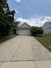 3978 E De Blaay Dr SE in Kentwood, MI - Building Photo - Building Photo