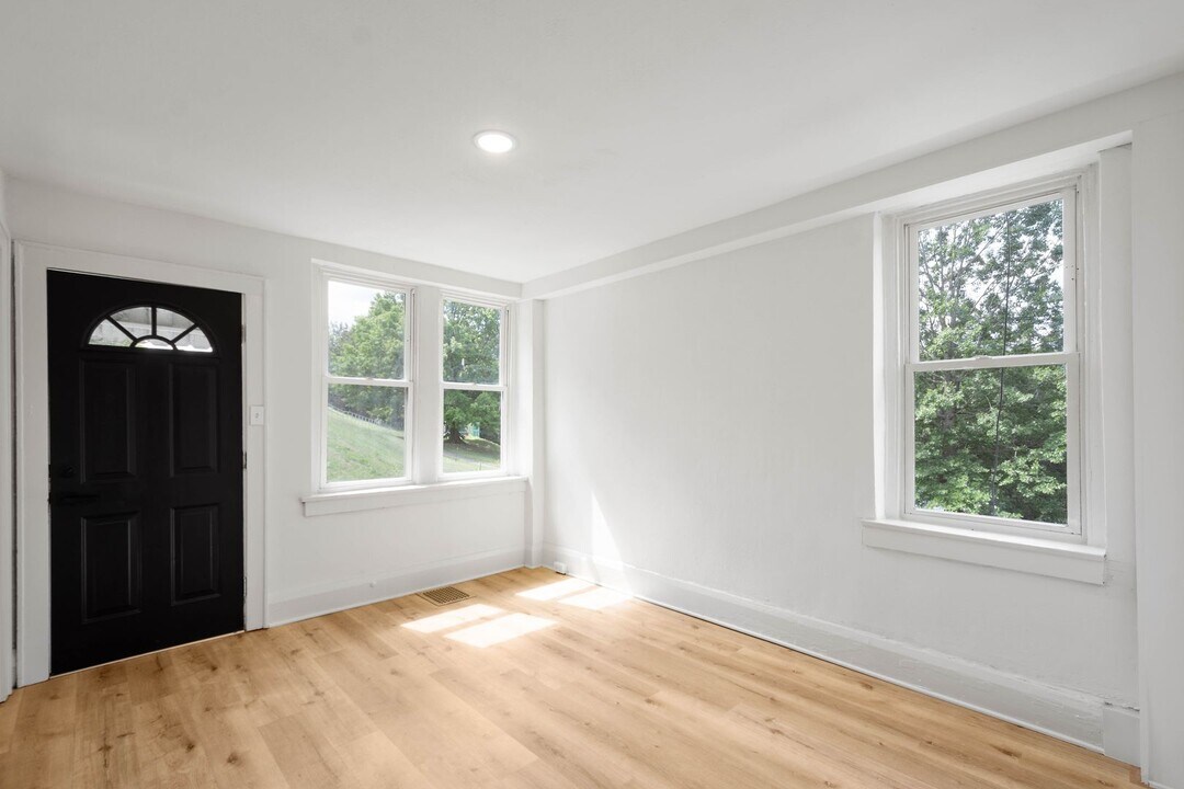 1125.5 McNeilly Ave in Pittsburgh, PA - Building Photo
