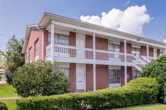 1917 20th St-Unit -4 in Huntsville, TX - Building Photo - Building Photo