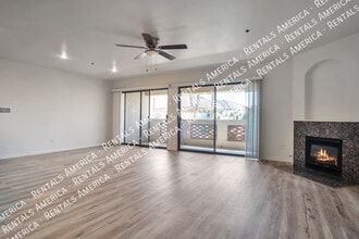 5104 N 32nd St, Unit 416 in Phoenix, AZ - Building Photo - Building Photo