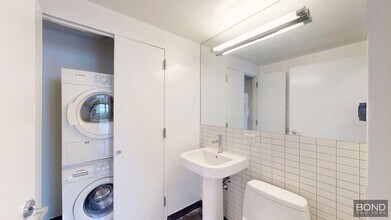 222 E 39th St in New York, NY - Building Photo - Building Photo