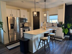 7808 Savannah Height Ave in Bakersfield, CA - Building Photo - Building Photo