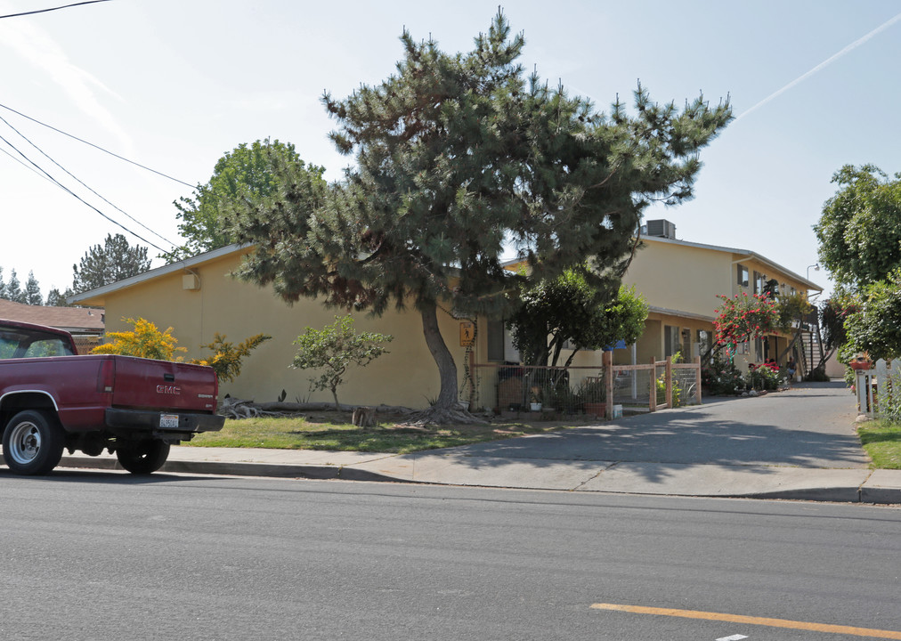 1238 Jefferson Ave in Clovis, CA - Foto de edificio