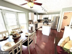 111 Foxchase Dr in Glen Burnie, MD - Building Photo - Building Photo