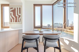 478 Kent Ave in Brooklyn, NY - Foto de edificio - Building Photo