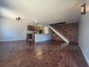 10 La Pera Ct in Sacramento, CA - Building Photo - Building Photo