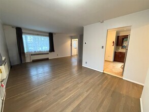 18-20-20 Murray St in Queens, NY - Building Photo - Building Photo